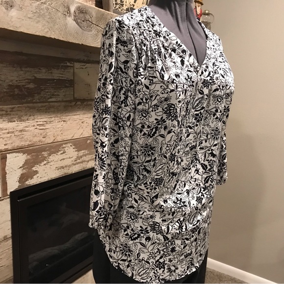 CJ Banks 1X 3/4 sleeve v-neck tunic.  Black and white - Picture 2 of 10
